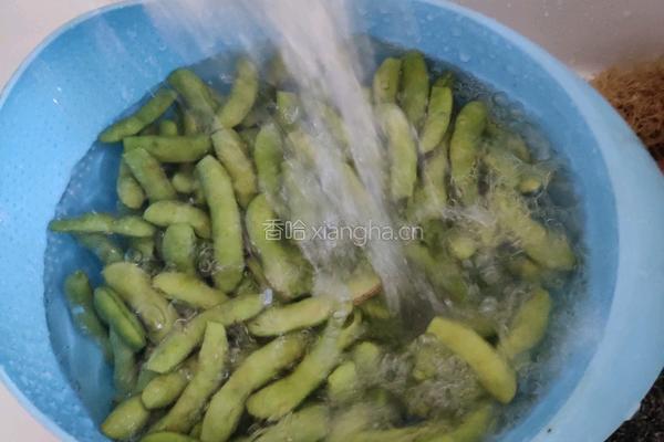 薄盐毛豆的做法图解2
