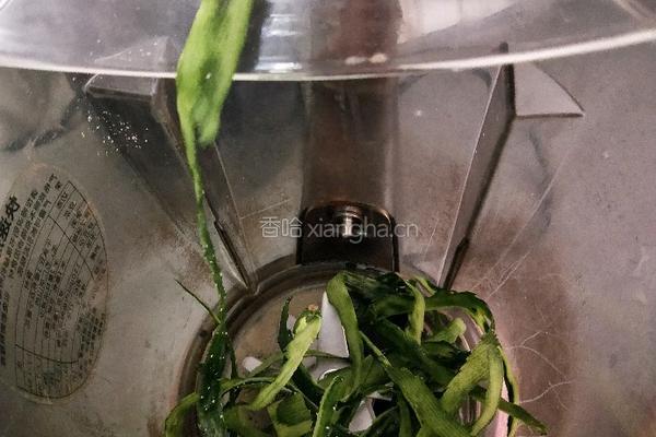 黄瓜皮果冻的做法图解2