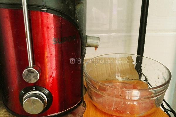 胡萝卜西瓜奶昔的做法图解6