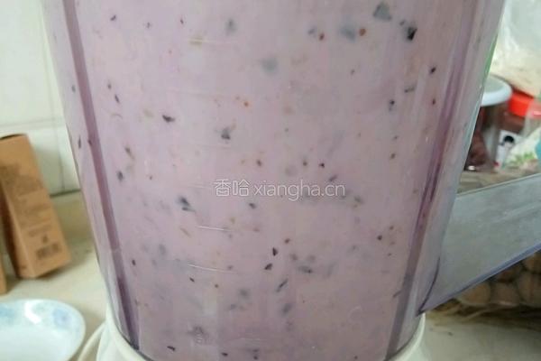 蓝莓酸奶昔的做法图解3