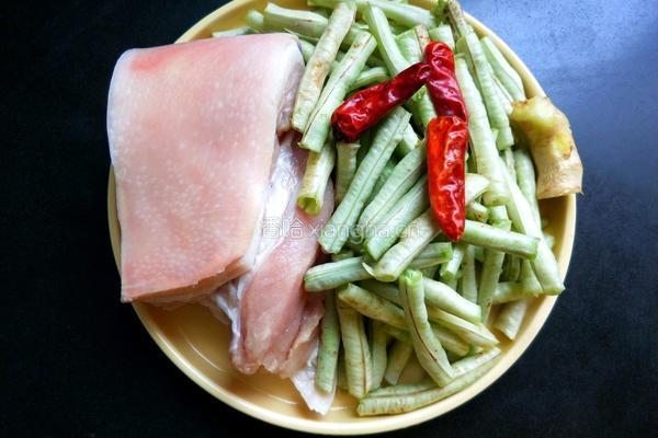 鲜豆角炖肉的做法图解2