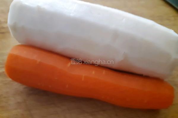 糖醋萝卜丝的做法图解1