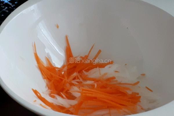 糖醋萝卜丝的做法图解2