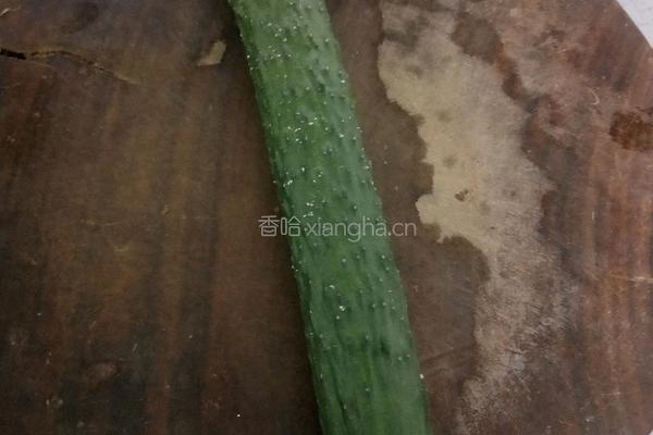 爽口黄瓜的做法图解1