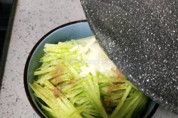 爽口黄瓜的做法图解12