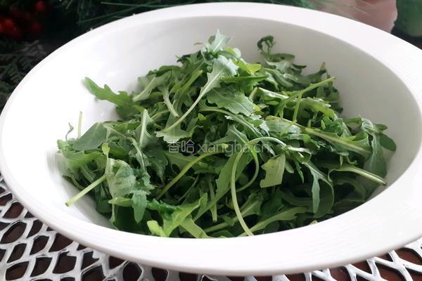 芝麻菜凤梨鸡蛋沙拉的做法图解1