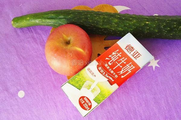 黄瓜苹果奶昔的做法图解1