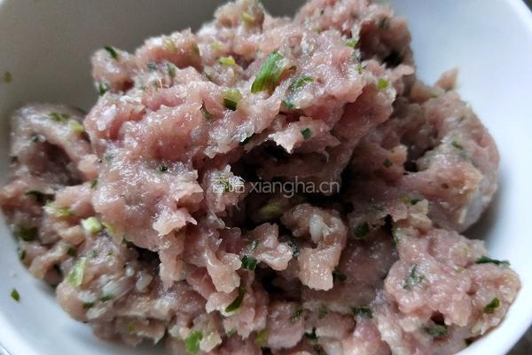 鳓鱼蒸肉末的做法图解1