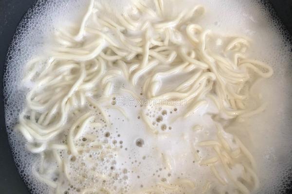 雪碧拌凉面的做法图解1