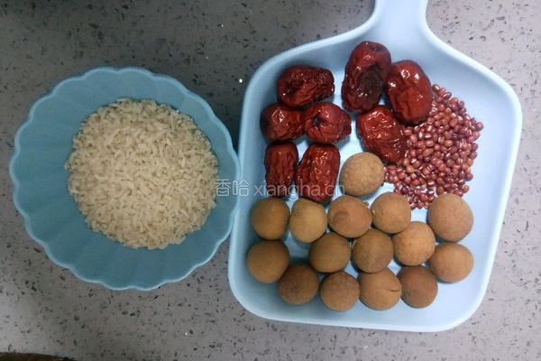 红枣桂圆红豆粥的做法图解1