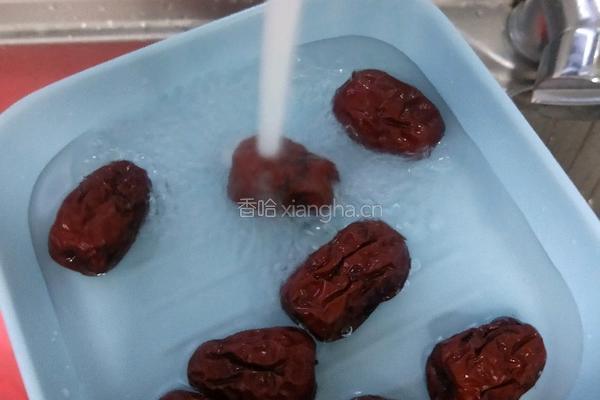 红枣桂圆红豆粥的做法图解4