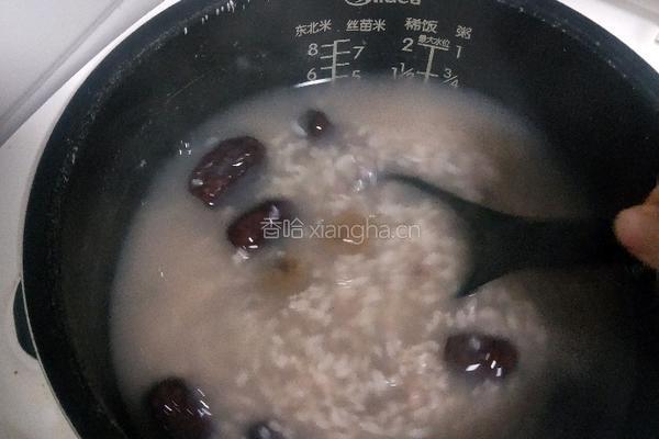 红枣桂圆红豆粥的做法图解12