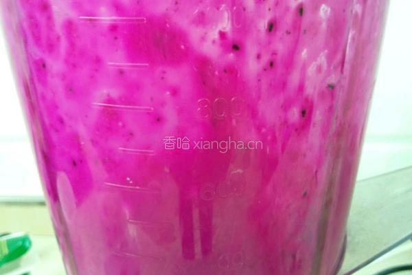 鲜榨火龙果汁的做法图解4