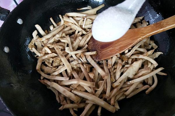 油煸大头菜的做法图解5