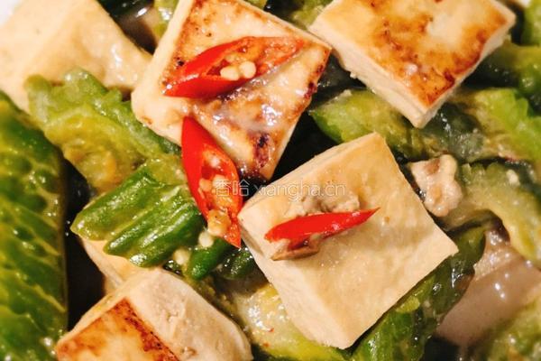 腐乳黄豆酱炆蜂巢豆腐苦瓜的做法图解5