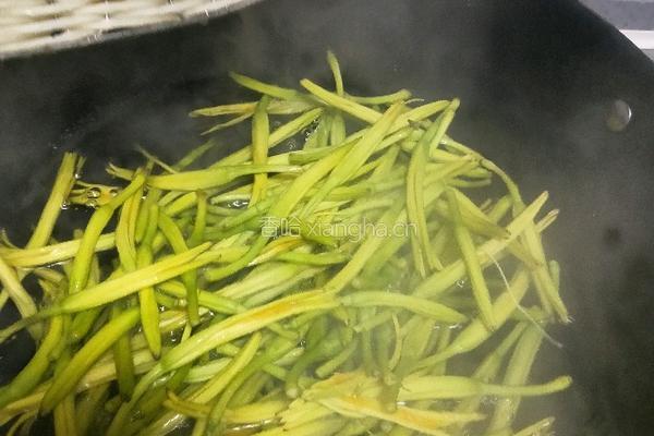 凉拌黄花菜的做法图解4