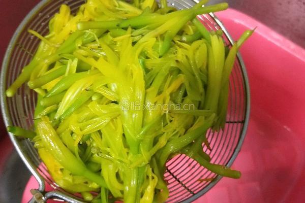 凉拌黄花菜的做法图解7