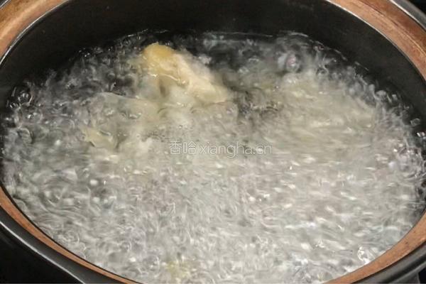 银耳雪梨盅的做法图解7