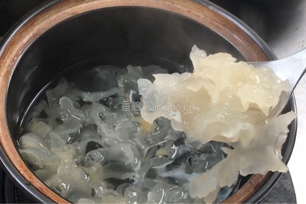 银耳雪梨盅的做法图解11