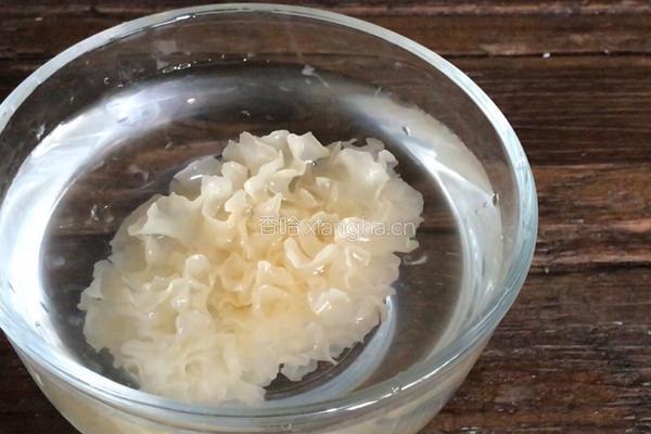 红豆银耳汤的做法图解3