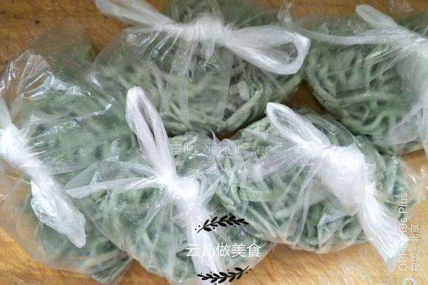 手擀菠菜面条的做法图解13