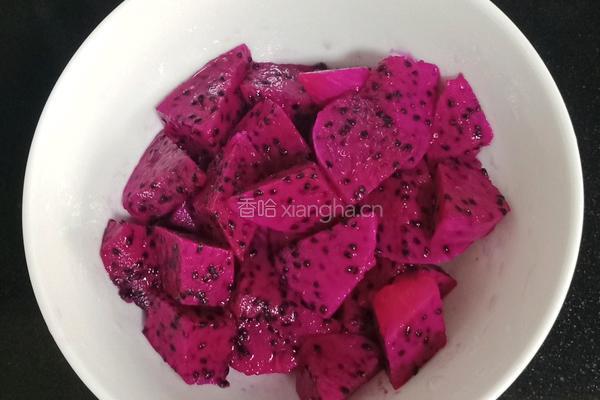 火龙果鸡蛋软饼的做法图解1