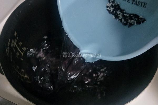香糯紫米粥的做法图解4