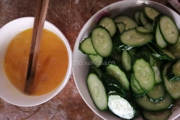 黄瓜炒鸡蛋的做法图解2
