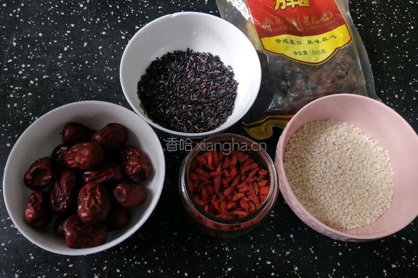 红糖紫米甜饭的做法图解1