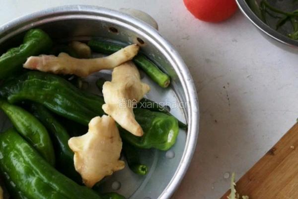 双椒炒玉米粒的做法图解2