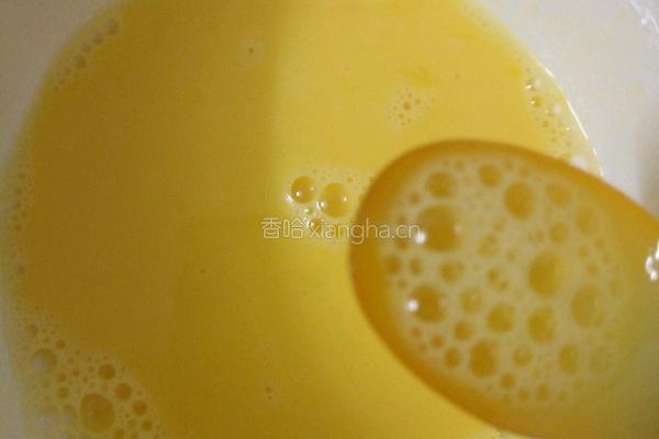 宝宝辅食～～蛋黄羹(建议宝宝7个月左右)的做法图解3