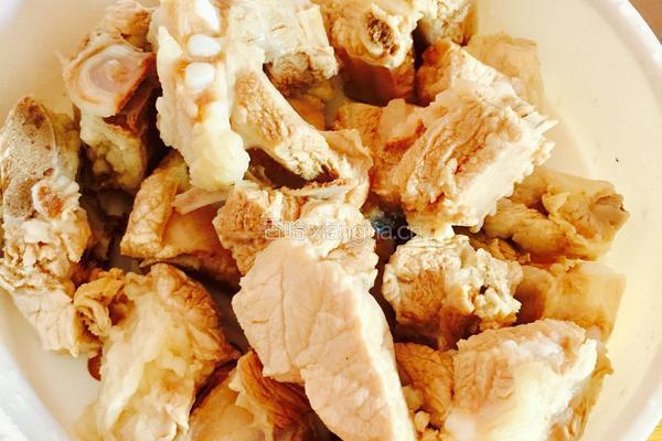 酸菜土豆排骨的做法图解6