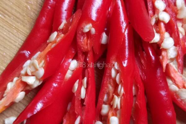 小米辣肉末炒毛豆的做法图解3