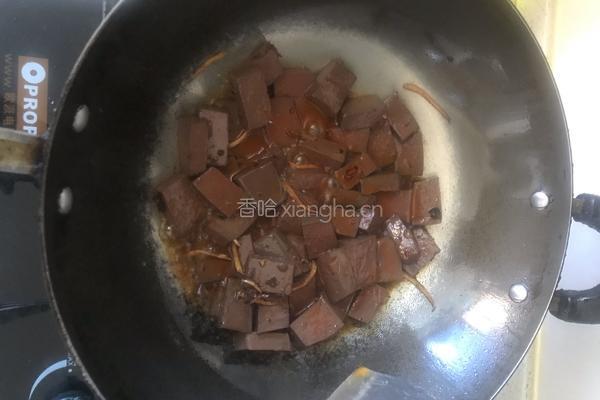 鸭血炒大蒜的做法图解2