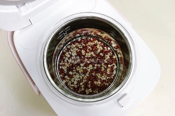 红豆薏米甜酒酿的做法图解3