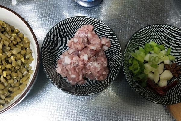 肉沫酸豆角的做法图解1