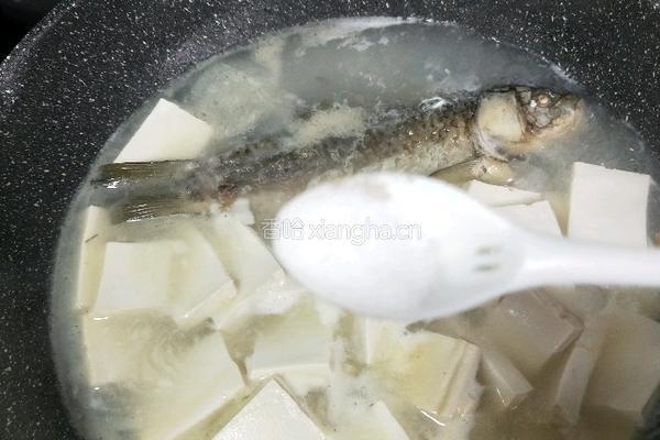 鲫鱼豆腐汤的做法图解13