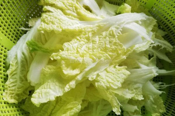 手撕白菜炒油豆腐的做法图解2