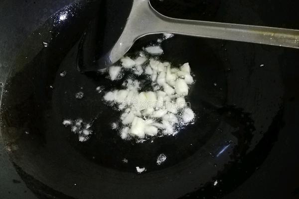 手撕白菜炒油豆腐的做法图解4