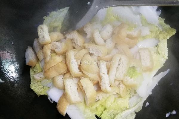 手撕白菜炒油豆腐的做法图解6