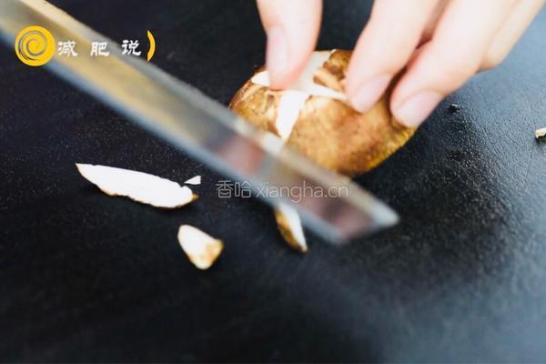 减肥餐 | 香菇海参浇荷兰豆的做法图解2