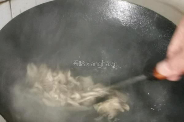 青椒炒肉丝的做法图解1