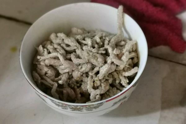 青椒炒肉丝的做法图解2