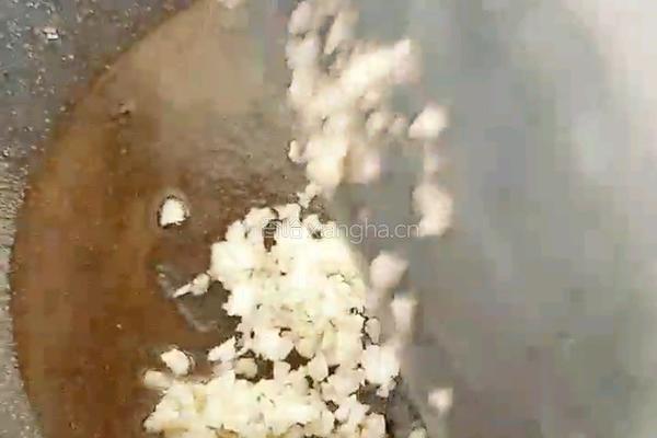 蒜蓉虾油炒意面的做法图解5