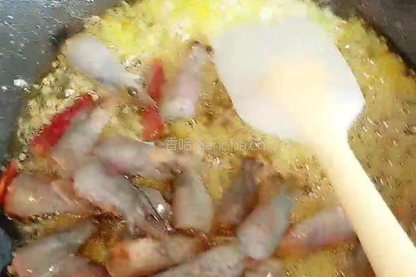 蒜蓉虾油炒意面的做法图解6