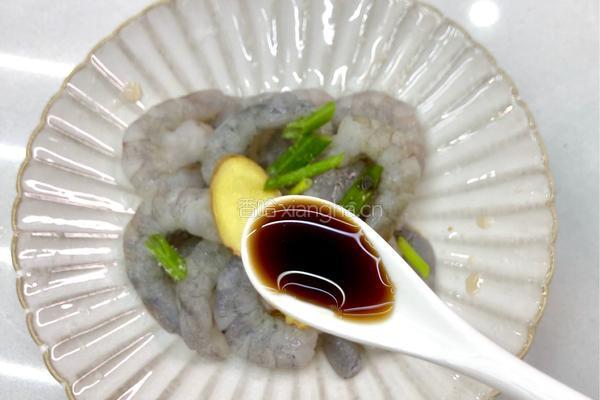一口一个停不下来的椒盐虾仁的做法图解2