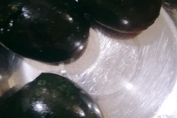 皮蛋内脂豆腐的做法图解3