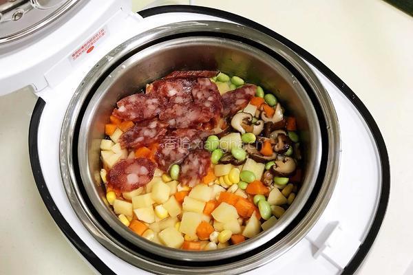 腊肠土豆脱糖饭的做法图解8