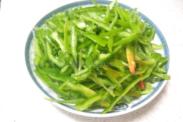 鸡肉丝炒青椒的做法图解1