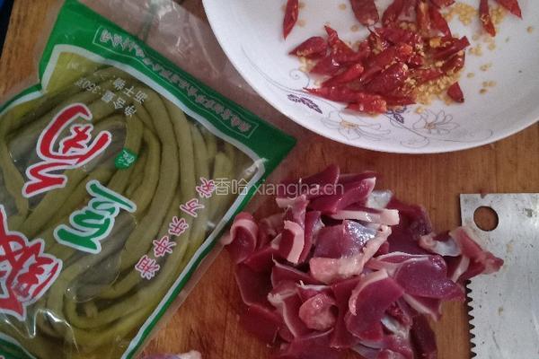酸辣鸡杂的做法图解1